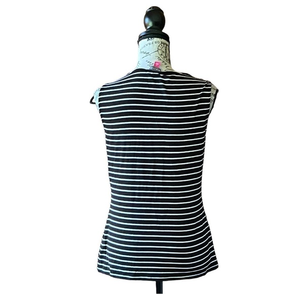 Vince Camuto, women’s black and white stripe keyhole pull over sleeveless top M - Picture 4 of 8